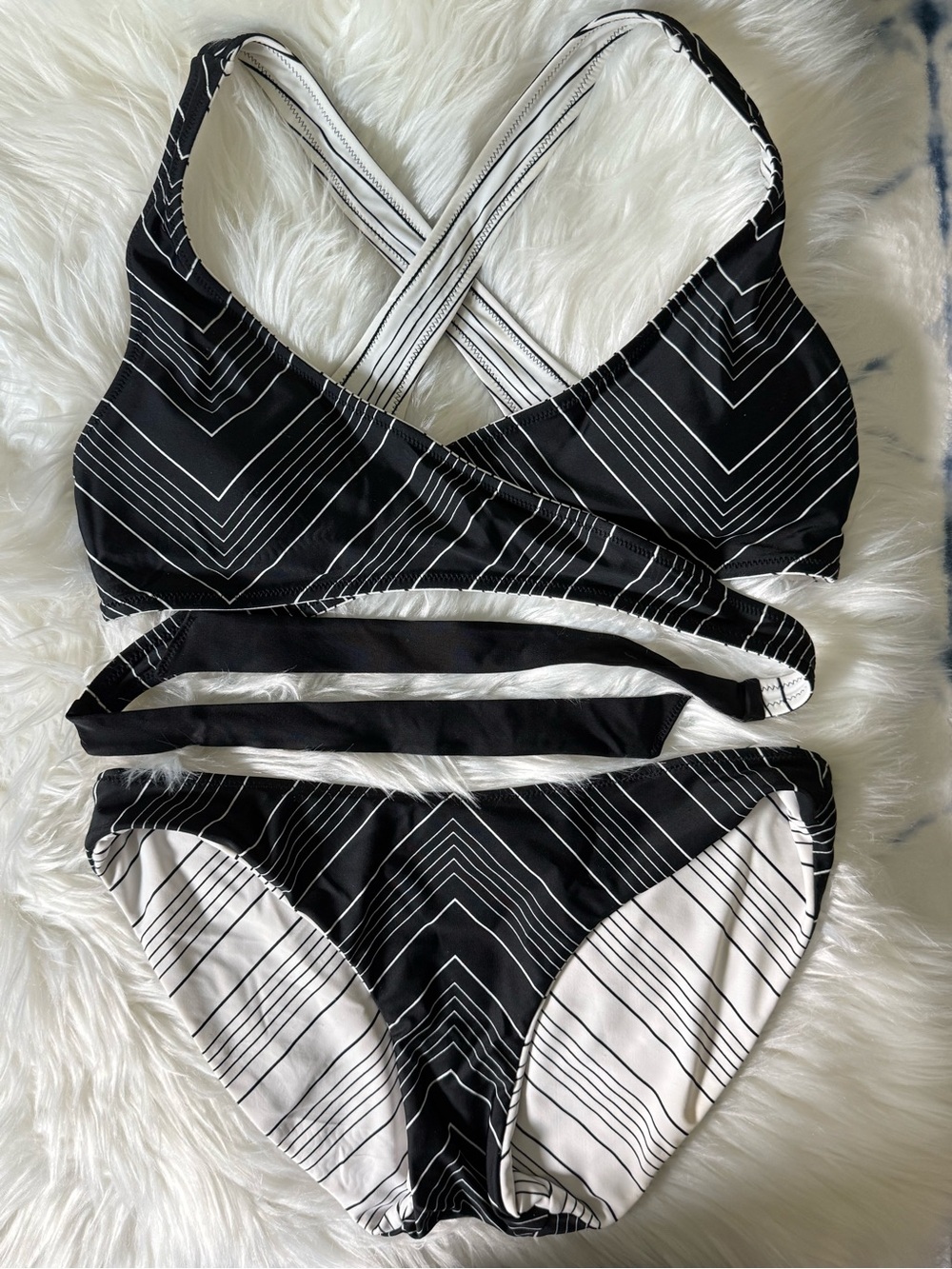 ATHLETA Chevron Black & White Striped Geometric Reversible Wrap Bikini Set Sz M